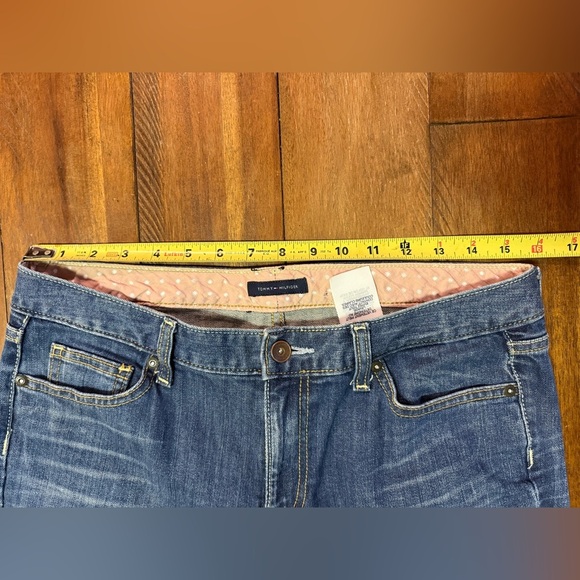 Tommy Hilfiger Women’s size 8 Straight Leg Jeans Medium-dark Wash, Mid Rise - Picture 8 of 8
